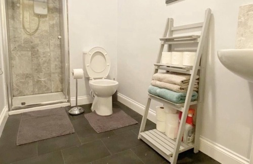 Oadby House | Beautiful New 3/4 Bed House in the heart of Demontfort Uni - Leicester City