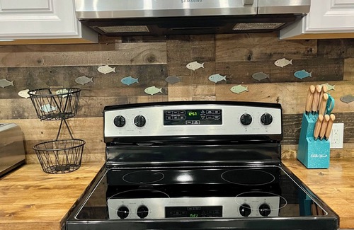 Dandridge House | Beautiful new construction lake themed lake house with gameroom and boat bar.