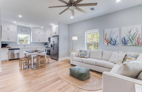 Henderson Point House | Beautiful New Home Near Beach with Pool Sleeps 6