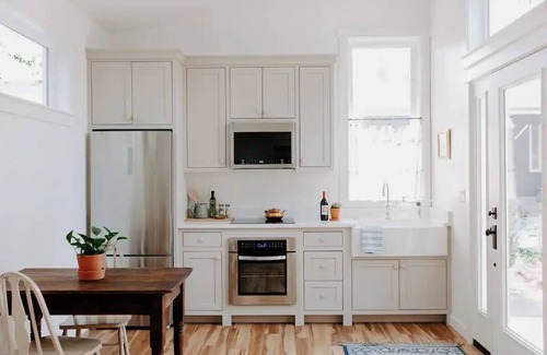 Collister Cottage | Beautiful, North Boise Guesthousenn