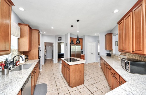 Pinehurst Of Atascocita House | Beautiful Oasis: Pool & Spa 30mins to Downtown CO