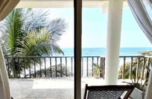 Saladita Apartment | Beautiful oceanfront Room right on Playa La Saladita!n