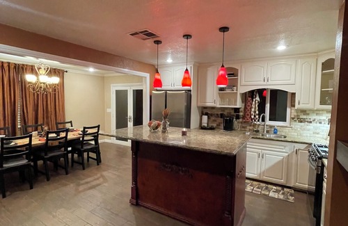 Palmdale House | Beautiful one story, 4 bedroom home in nice neighborhood