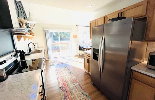 Spartanburg House | Beautiful Pet Friendly Home in Central Spartanburg Sleeps 6