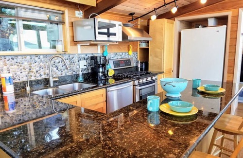 Gig Harbor Cottage | Beautiful Private Raft Island Waterfront Cottagen