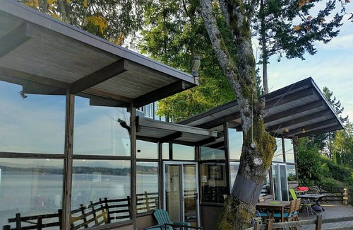 Gig Harbor Cottage | Beautiful Private Raft Island Waterfront Cottagen
