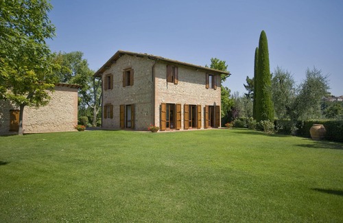 Palaia Villa | Beautiful private villa for 8 people with private pool, WIFI, TV, patio and parking