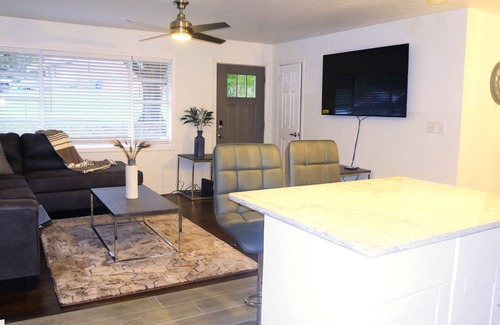 Church Street House | Beautiful property 12 min from Downtown Atlanta