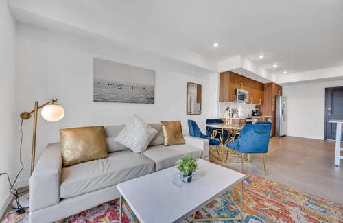 Overtown Apartment | Beautiful Property with King Bed & Free Parking