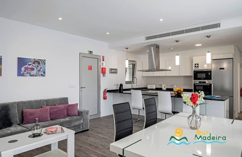 Estreito da Calheta Villa | Beautiful Modern Villa in Calheta – CalhetaScape