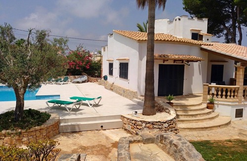 Cala Llombards Ski Chalet | Beautiful, renovated Chalet for 6 pers. with large pool, W-LAN, air conditioning, close to the sea