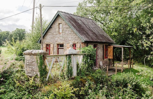 Builth Wells Cabin | Beautiful Riverside Lodge in Newbridge on Wye