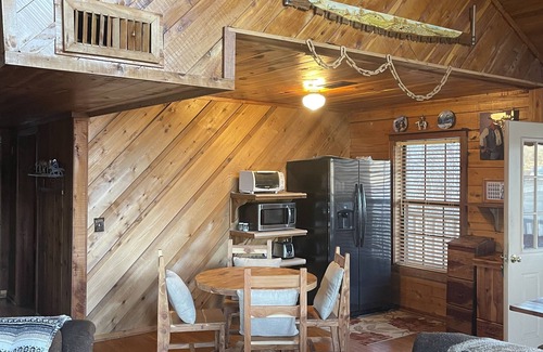 Oakland Cabin | Beautiful Rustic Cabin at Enid Lake, near Grenada Lake, Sardis Lake & Ole Miss