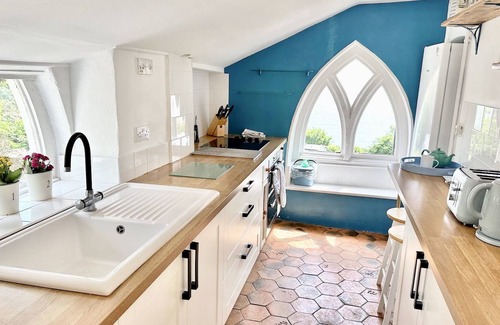 Lake Cabin | Beautiful seaside cottage just 2 minutes from Monks Bay and the coastal trails