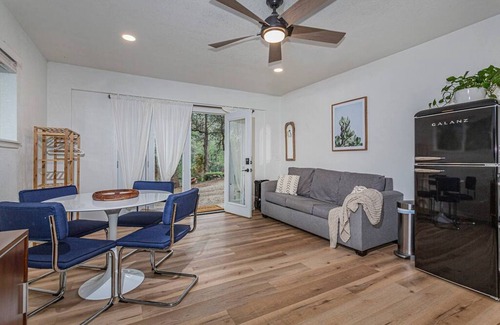 Three Rivers Apartment | Beautiful Sequoia Hideout/Modern with Views!