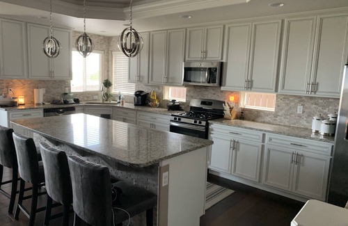 Cimarron Hills House | Beautiful Spacious Contemporary Craftsman Style Home