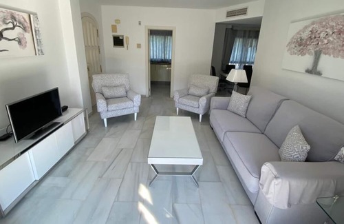Cabopino Apartment | Beautiful spacious ground floor apartment on the Port of Cabopino