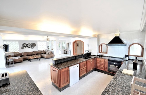 Sa Cabaneta Villa | Beautiful spacious vacation home for families with a big swimming pool, garden and games room. - Free Wifi