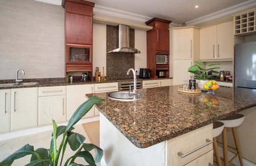 Durban North Apartment | Beautiful spacious Apartment with stunning sea views and centrally located.