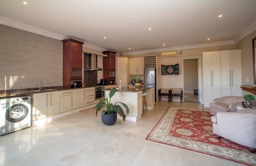 Durban North Apartment | Beautiful spacious Apartment with stunning sea views and centrally located.
