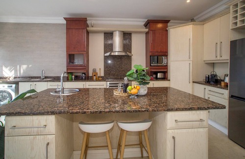 Durban North Apartment | Beautiful spacious Apartment with stunning sea views and centrally located.