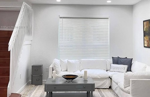 Miramar Apartment | Beautiful Studio apartment (627871) by Houzlet