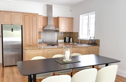 Bronte House | Beautiful & stylish Tamarama home with front row Surf views at your doorstep!