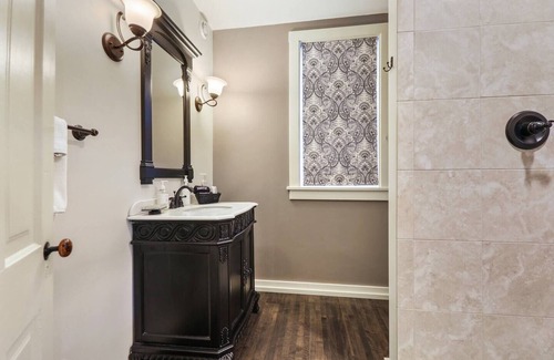 Sturgeon Bay Hotel | Beautiful suite, Two person jet tub, Downtown.