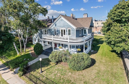 Sturgeon Bay Hotel | Beautiful suite, Two person jet tub, Downtown.