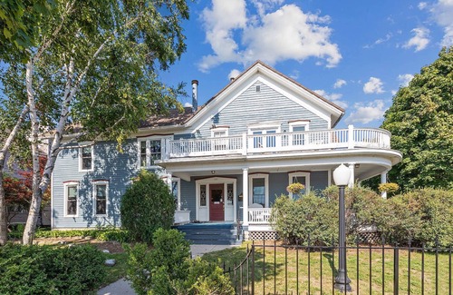 Sturgeon Bay Hotel | Beautiful suite, Two person jet tub, Downtown.