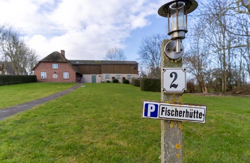 Westerhever House | Beautiful thatched cottage with spacious fenced garden for 4 pers.