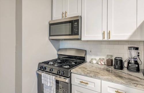 Tower Grove South Hotel | Beautiful Tower Grove Unit, Recently Renovated 2S