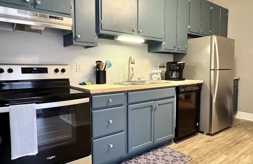 Olde Town Augusta Apartment | Beautiful Tree-Top Apartment Home with Expansive Two Bed, Two Bath En-suites.