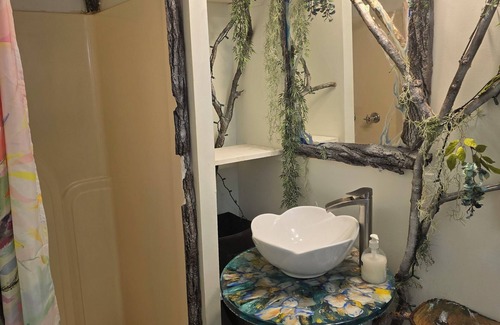 Austral Bed & Breakfast | Beautiful Tree Top themed room