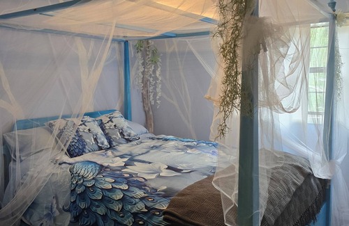 Austral Bed & Breakfast | Beautiful Tree Top themed room