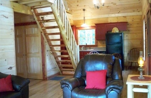 French Lick Cabin | Beautiful Turkey Hill Log Cabin Located on 20 Acres of Hilltop Property