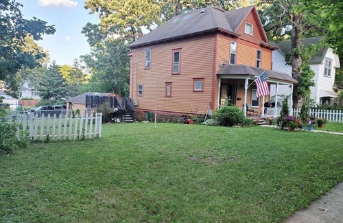 Albert Lea House | Beautiful Two Story Home by Fountain Lake and Mayo Clinic