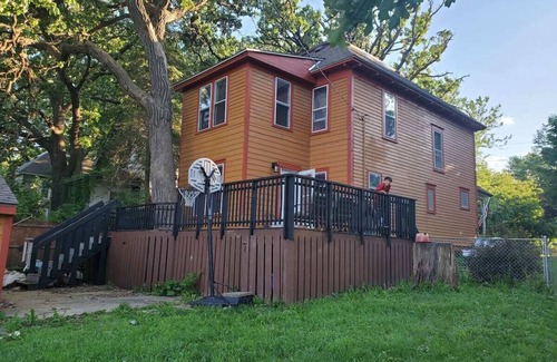 Albert Lea House | Beautiful Two Story Home by Fountain Lake and Mayo Clinic