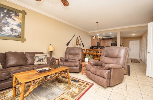 Pigeon Forge Condo | Beautiful Upgraded Luxury Condo in Great Location with Mtn Views & Great Beds