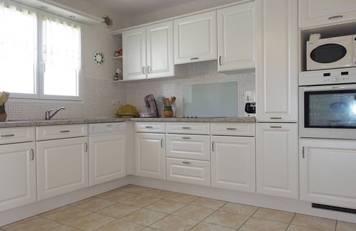 Laroque-des-Alberes House | Beautiful villa with pool, close to the shops of Laroque des Albères!