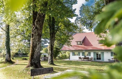 Bad Toelz House | Beautiful vacation home in a large park with mountain views