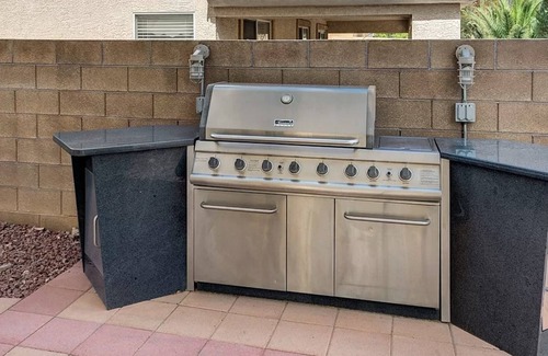 Rhodes Ranch House | Beautiful Vegas Executive Home with Heated Pool