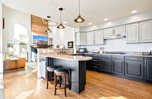 Briargate House | Beautiful views of the front range, and ample space to host large groups