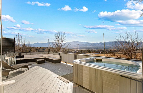 Briargate House | Beautiful views of the front range, and ample space to host large groups