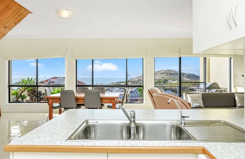 Encounter Bay House | Beautiful Views Relaxation Awaits You