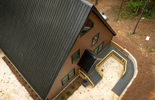 Logan Cabin | Beautiful views with lake access and zero stairs to the water!