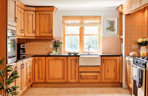 Devils Bridge House | Beautiful villa for 12 guests with hot tub, WIFI, pets allowed and parking