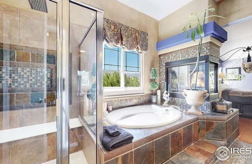 Longmont House | Beautiful villa with views to Stone Canyon and the Rocky Mountains