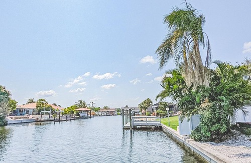 Apollo Beach House | !BEAUTIFUL WATERFRONT HOUSE WITH POOL AND SPA!!