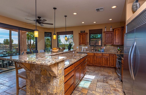 Bullhead City Villa | Beautiful Waterfront Villa with loading dock!